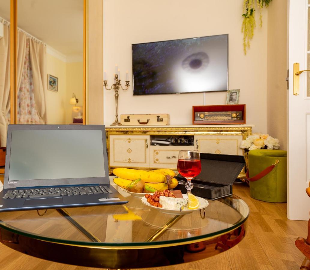 Appartamento La Boheme - The Magic Of Riga & Free Parking Esterno foto